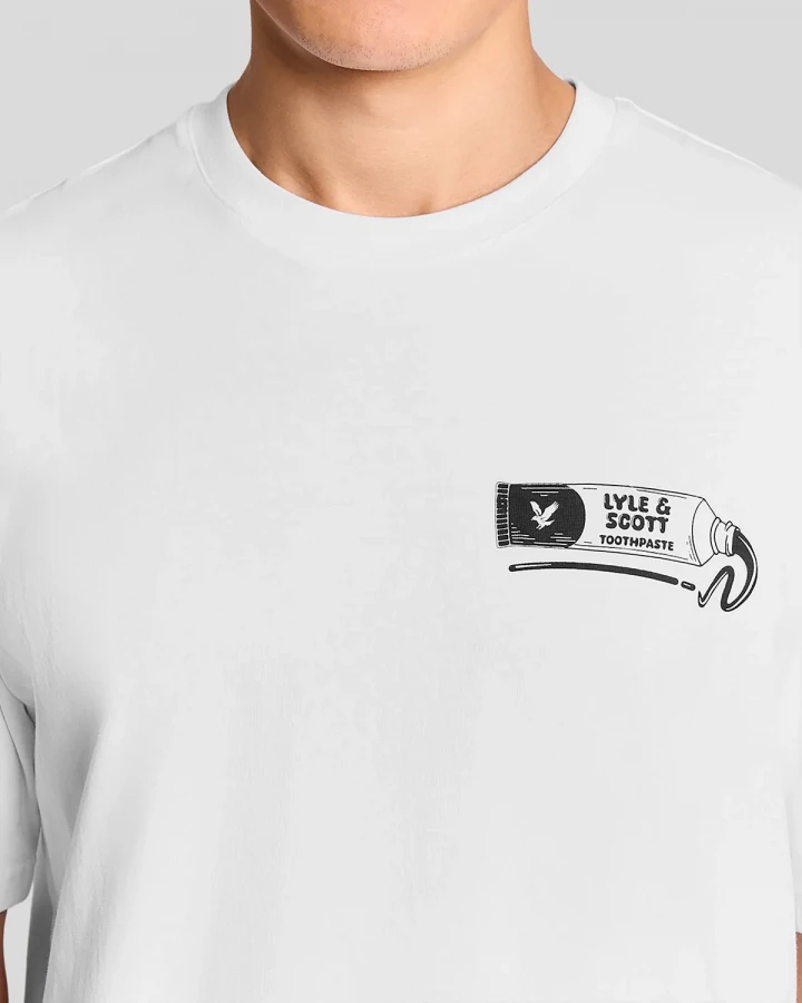 Afbeelding van TS2422V Toothpaste Graphic White Black W104  - T-Shirt Fancy - Lyle & Scott
